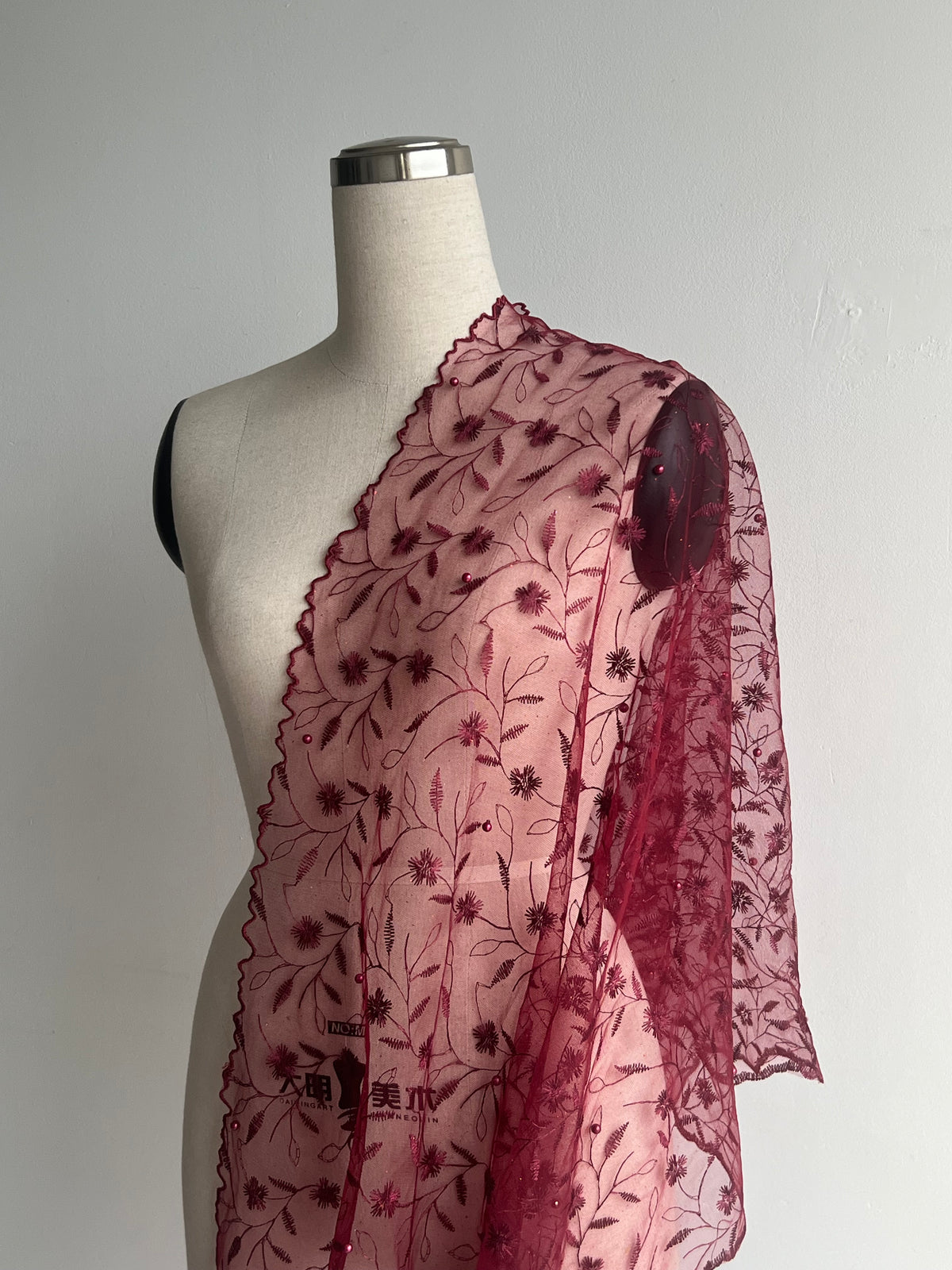 Selendang Lace in Maroon